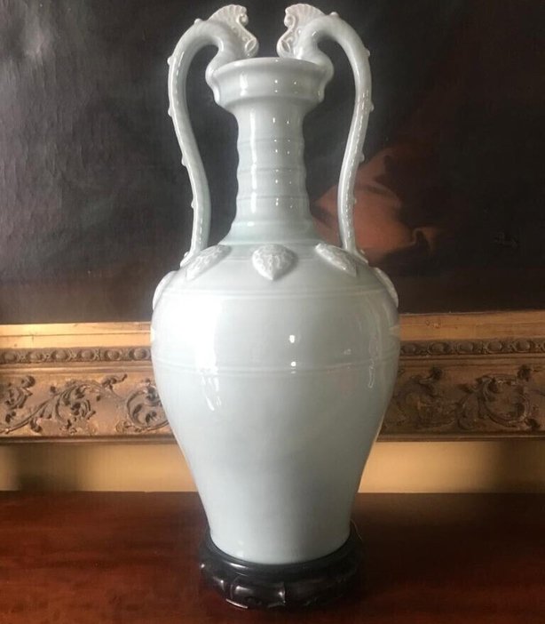 white Chinese vase